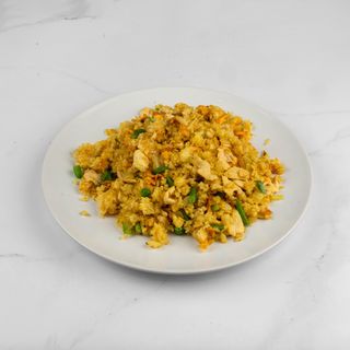 37. Pirjana riža s piletinom i curryjem