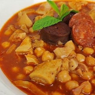 Menu (1) Callo con garbanzos (2) Entrecot 