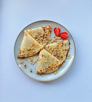 Clatite cu Miere si Nuca