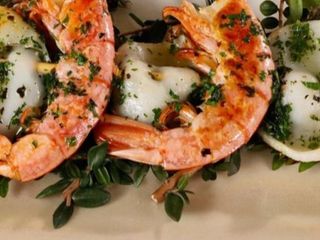 Calamar și creveti la grătar