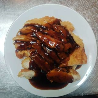 Pollo con salsa de ajo