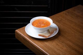 Суп томатний з ковбасками (300г)