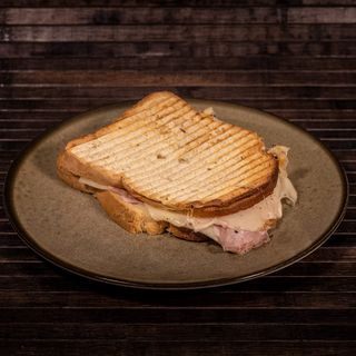 Tosta Mista em pão centeio