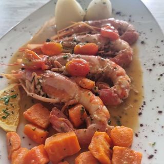 Langostinos Al Coñac con guarnicion