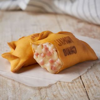 Empanada De Jamón Y Queso
