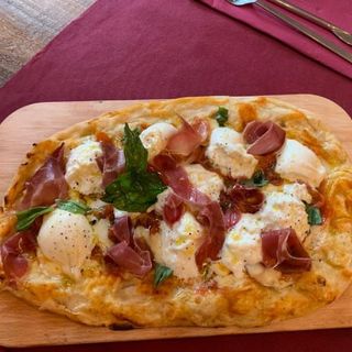 Pinsa Burrata Y Serrano