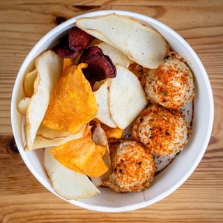 Hummus Con Shichimi Togarashi Y Chips