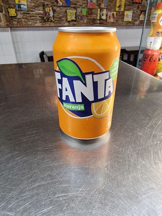 Fanta Naranja lata 330ml.