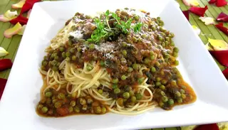 Spaghetti Aux Petits Pois & Pain