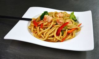 Tallarines Udon al salsa YAKISOBA