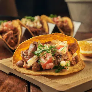 Taco Crujiente De Chili, Crema Agria, Pico De Gallo Y Cilantro (1 Ud.)
