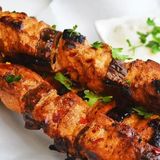 Pinchos de Shish Taouk a la brasa