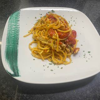 Spaghetti alla chitarra con sugo di orata