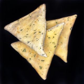 Naleśniki trójkąty z serem i ziołami