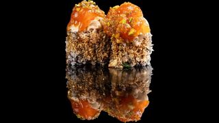 Uramaki Arroz Negro Oro Tempura (4 Piezas)