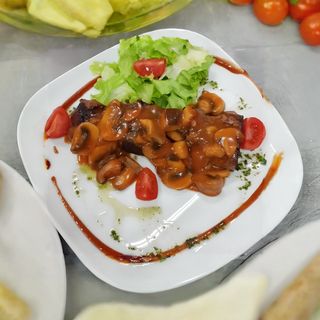 Свинско бон-филе с горски гъби (400г)