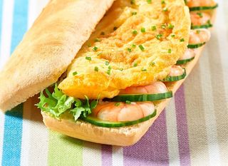 Sandwich Omelette Crevette Et Fromage