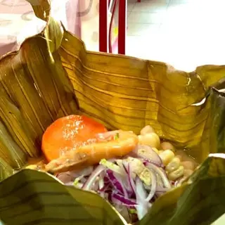 Ceviche Caliente Amazónico Envuelto En Hoja De Plátano (Nikkei)