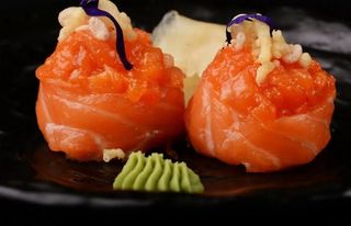 Gunkan salmon spicy - 2 pezzi 