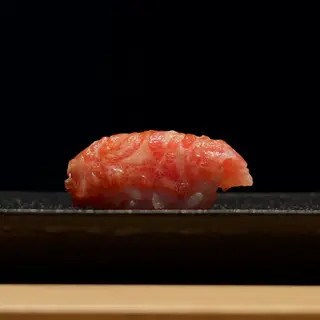 Nigiri de Atún Toro (1 unidad)