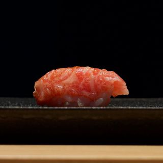 Nigiri de Atún Toro (1 unidad)