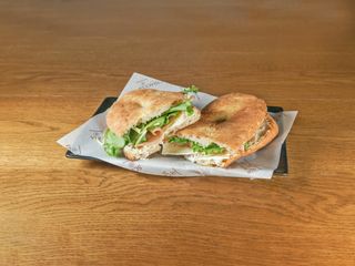 Arrosto di tacchino, brie, lattughino, maionese - media