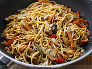 Tallarines fritos con verduras