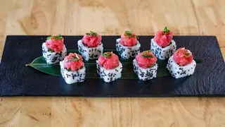 Roll Uramaki De Tuna Tartare (8 Pzs.)