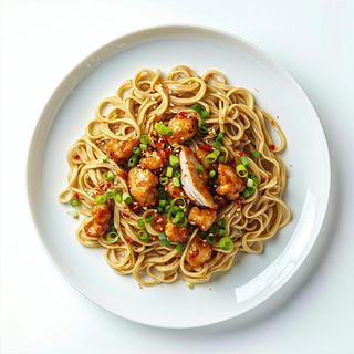 13. Noodles saltati con pollo fritto