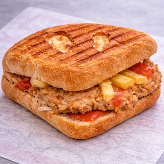 Toast cu snitel porc