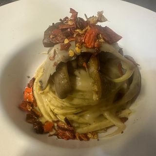 Tagliolini al grano saraceno, purea di fave, funghi cardoncelli, crusco