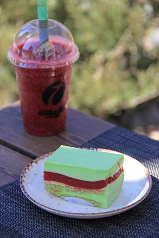 Пирожное малина-фисташка (120г)