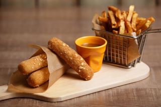 Meniu Cheese Fingers cu Cartofi Prajiti