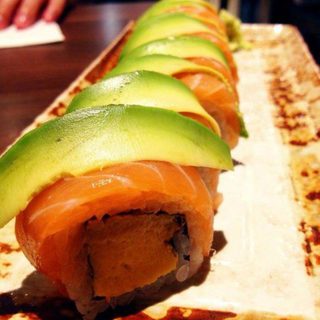 SALMON AVOCADO SUSHI