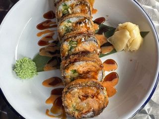 ROLL TEMPURA KREWETKA I PIECZONY ŁOSOŚ (250g)