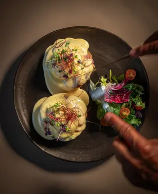 Eggs benedict