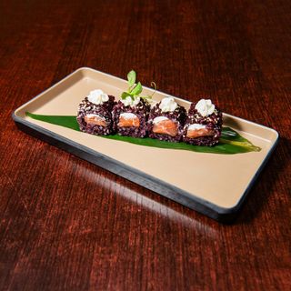130A Sake Philadelphia black roll