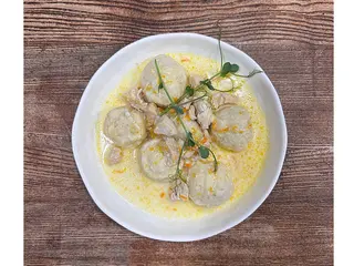 У сметані з куркою (260g)