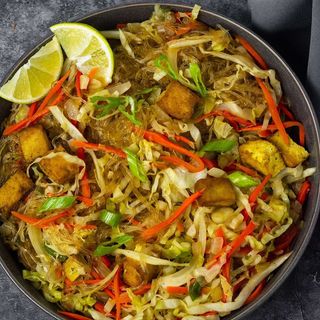 3. Ración De Pancit Mix