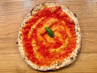 Pizza olio e pomodoro