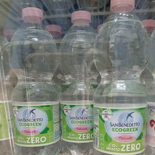 Acqua naturale