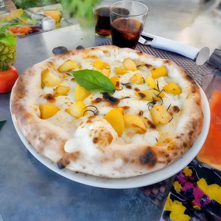 Pizza Mozzarella Y Patata (33 cm.)