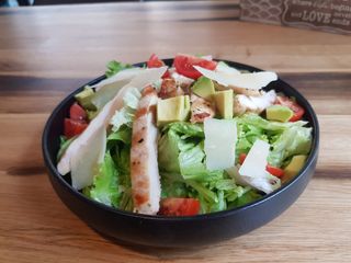 Салата Пиле с авокадо