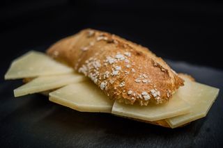 Bocadillo Solo Con Queso Curado