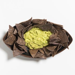Guacamole Y Totopos De Maíz Azul