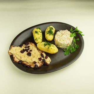 Grillowany schab z sosem oscypkowym