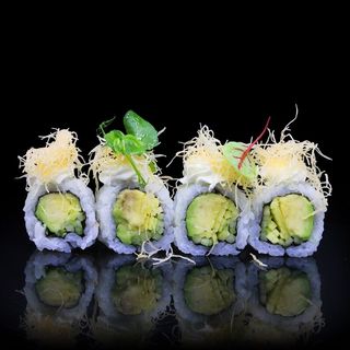 Uramaki vegetarian roll