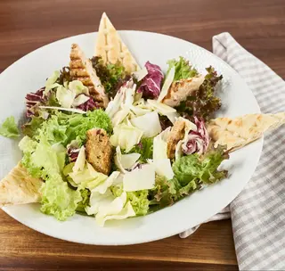 Salată Caesar