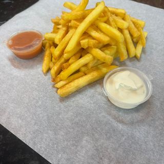 Patatas Fritas con Salsa Grande 