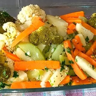 Batata e vegetais cozidos